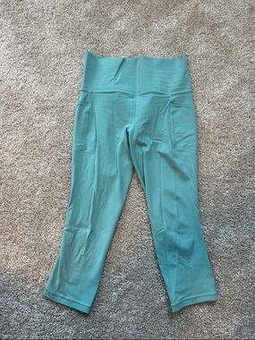 Athleta Salutation Stash Capri in Aqua